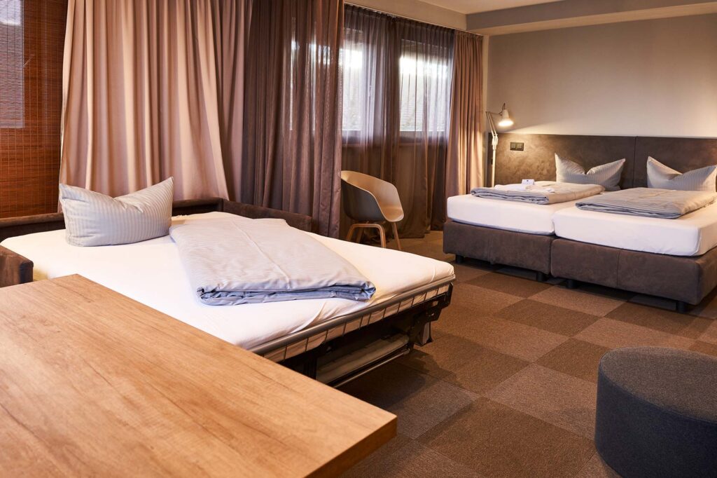Doppelzimmer mit Zusatzbett im Hotel Kirchheim